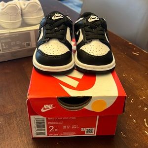 Toddler size Nike panda dunk size 2 only worn once.